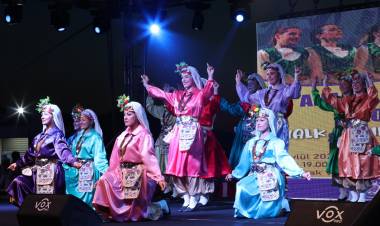 “Anadolu Kadınları Konak’ta” Halk Oyunları Festivali'nde renkli görüntüler