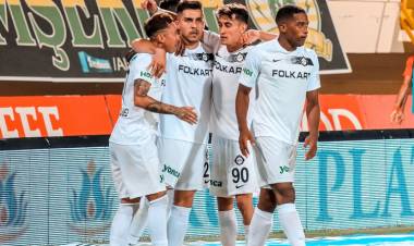 İzmir derbisinde gülen taraf Altay