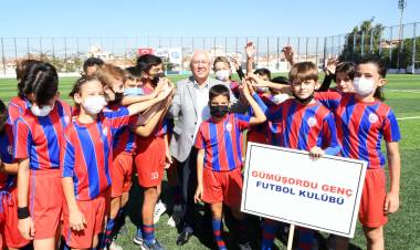 Karabağlar'da, amatör spor kulüplerinden coşkulu açılış