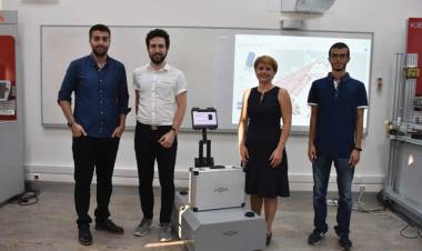 Öğrencilerin geliştirdiği robot, anında sipariş aldı