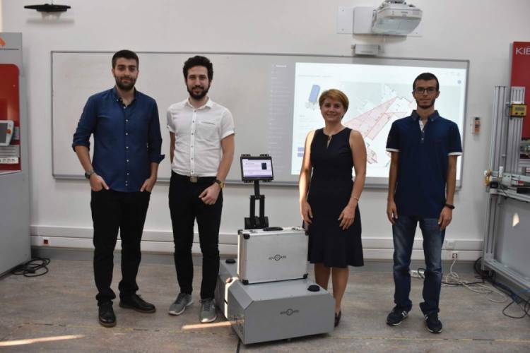 Öğrencilerin geliştirdiği robot, anında sipariş aldı