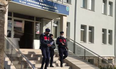Terör örgütü üyeliğinden aranan 2 kişi, jandarmanın yol denetiminde yakalandı