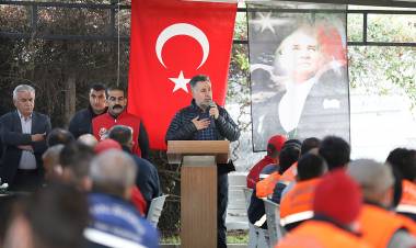 Sandal İşçilerle Bir Araya Geldi: “Biz Bir Aileyiz, Her Zaman Yanınızdayız”