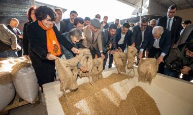 Soyer:  İzmir Tarımı, sömürücü, tahrip edici ve tektipleştirici büyük şirketlerin bize dayattığı tarım ekonomisine karşı bir direniştir.