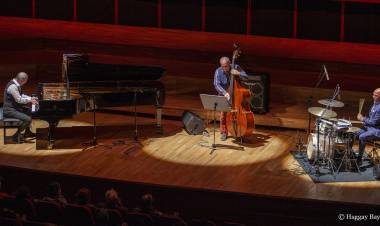 Kerem Görsev'den müzik ziyafeti