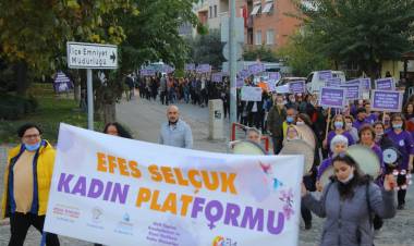 Kadınlar ve Erkekler "Kadına Şiddete Karşı" Birlikte Yürüdü