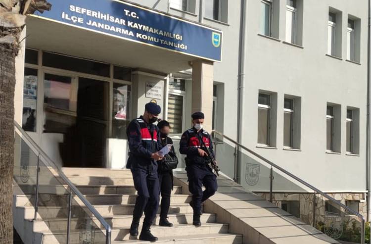 Terör örgütü üyeliğinden aranan 2 kişi, jandarmanın yol denetiminde yakalandı