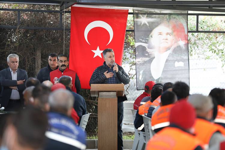 Sandal İşçilerle Bir Araya Geldi: “Biz Bir Aileyiz, Her Zaman Yanınızdayız”