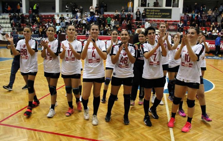 Büyükşehir Kadın Hentbol Takımı Tur İçin Sahada