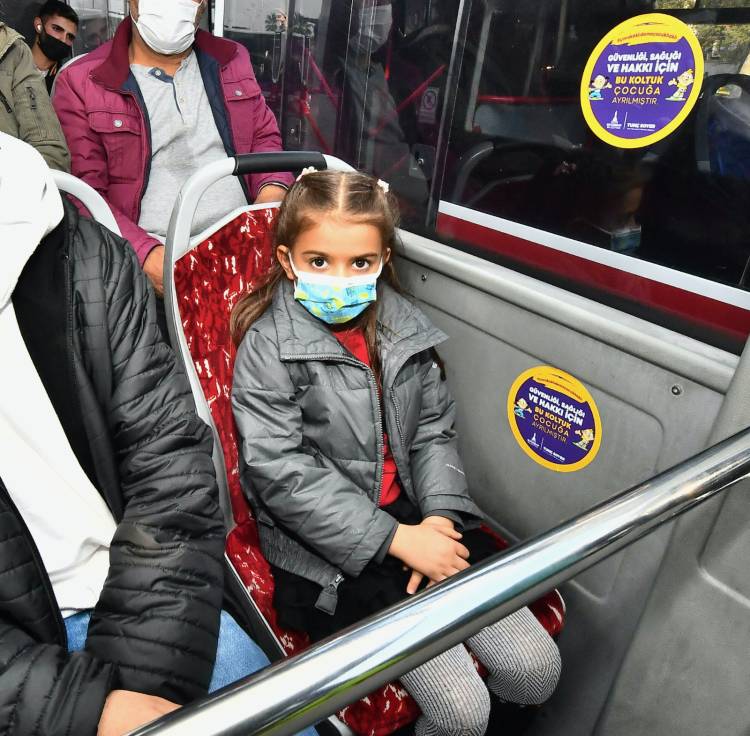 İzmir'de toplu ulaşımda çocuk öncelikli dönem