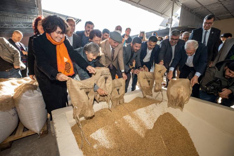 Soyer:  İzmir Tarımı, sömürücü, tahrip edici ve tektipleştirici büyük şirketlerin bize dayattığı tarım ekonomisine karşı bir direniştir.