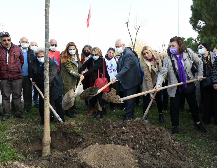 Karabağlar'da, yaşamını yitiren kadınlar anısına fidan dikildi