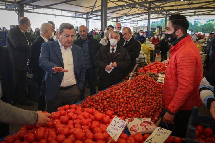 Abdül Batur pazar yerini gezdi: "Mutfak yangın yeri, bu böyle devam etmez!"