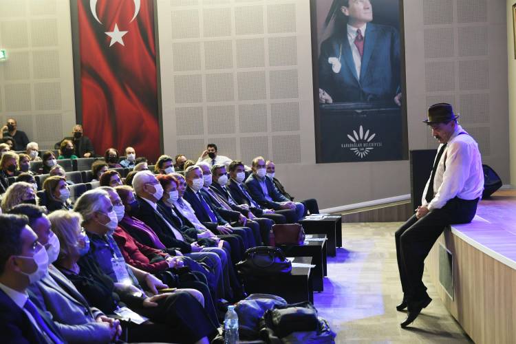 Karabağlar 'Bir Garip Orhan Veli'yle buluştu