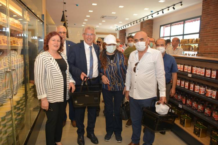 Otamış Halkın Marketi'ne büyük ilgi