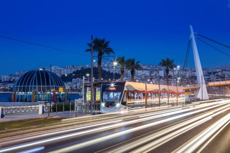 İzmir yılbaşı gecesine hazır: Sabaha kadar ulaşım