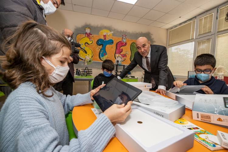 Başkan Soyer’den çocuklara yeni yıl sürprizi