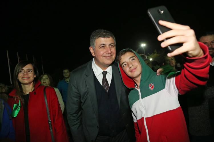 Başkan Tugay’dan Karşıyaka maçına 6 otobüs!