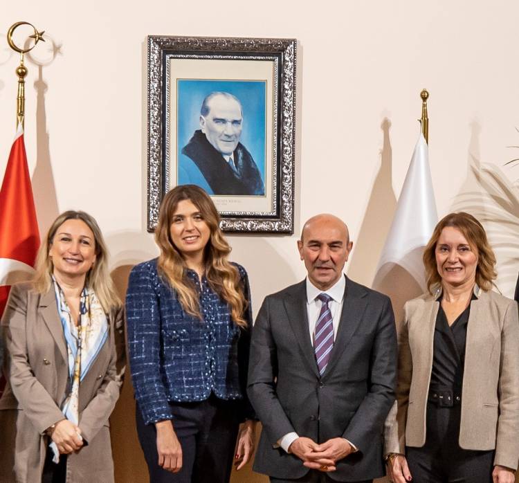 İzmir'in toplu ulaşımında temassız kolaylığı!