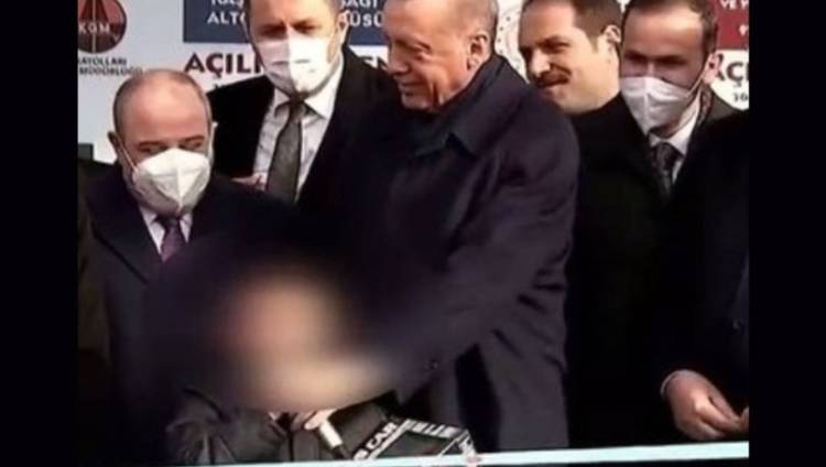 Sahnedeki çocuk ile ilgili peş peşe açıklamalar