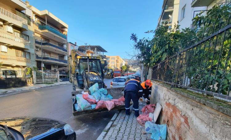 Bayraklı’da bir yılda 13 bin ton moloz toplandı!
