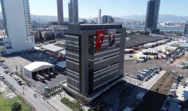 Türkiye’nin en büyük tam otomatik otoparkı İzmir’de açıldı