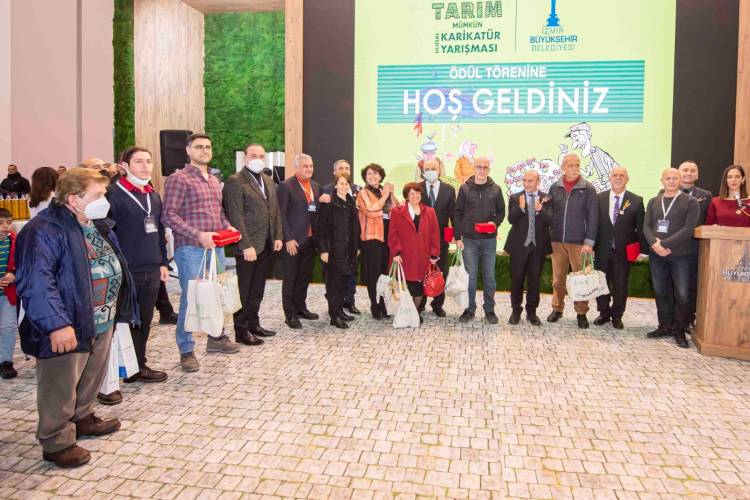 'Başka Bir Tarım Mümkün'ün kazananları ödülünü Başkan Soyer'den aldı