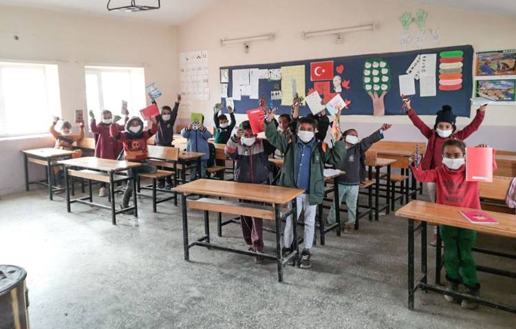 Buca'dan Kars'a kitap köprüsü!