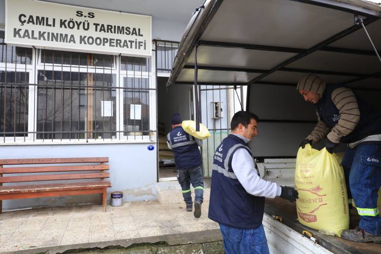 Güzelbahçe'den çiftçilere gübre desteği