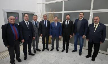 Muhalefetin İzmir temsilcilerinden Başkan Batur’a tam not