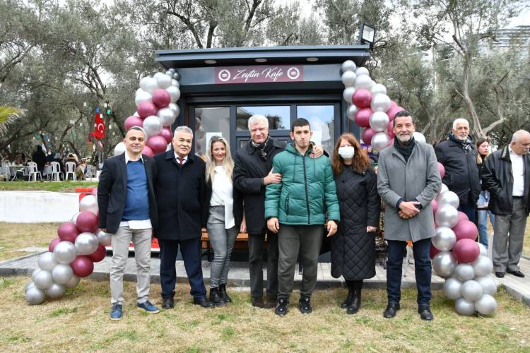 Narlıdere'nin "Zeytin Cafe"si, Berker ile annesine emanet