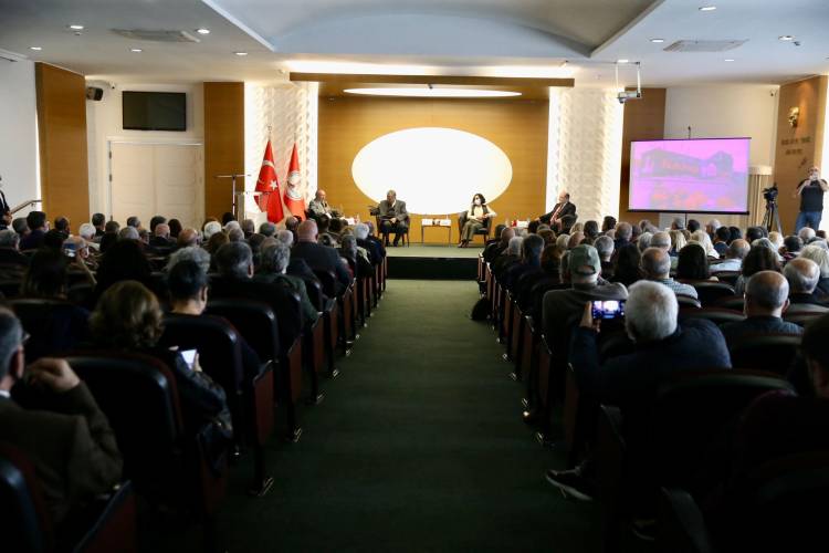 Karşıyaka'da tarım zirvesi: 'Türkiye açlıkla sınanıyor'