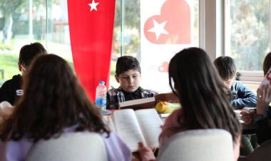 Bayraklı'nın Kitap Kafelerine Çocuklar Akın Etti!