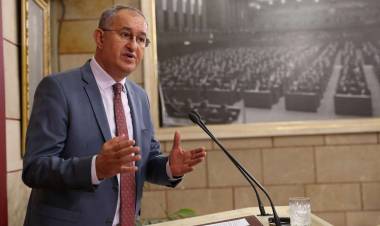 CHP’li Sertel: PTT Küçülüyor, Küçük Ortak Zenginleşiyor!