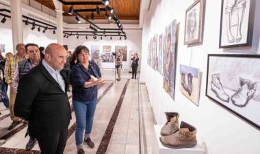 Sanatçı Akşit’in “Kadıköy’den İzmir’e-Mahallede İnsan” Sergisi Açıldı!