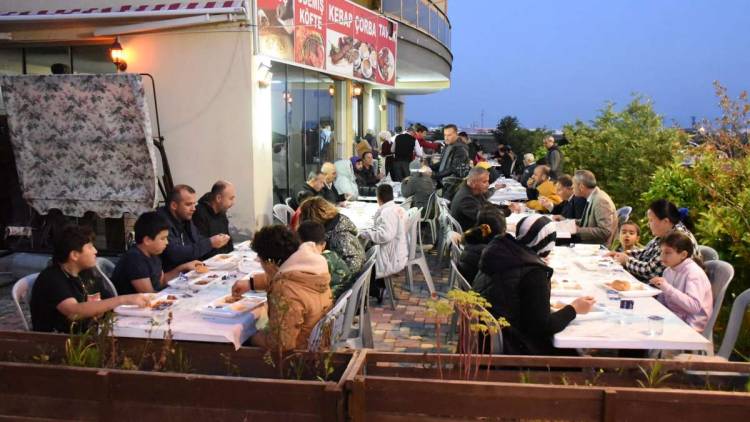 Torbalı Belediyesi Depremzedelere İftar Verdi!