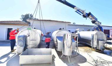 Hataylı Süt Üreticilerine İzmir’den Tank Desteği!