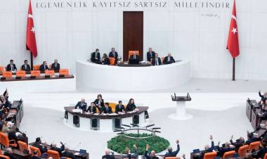 'Hoca, Camide Olur' Tepkisi TBMM Gündeminde!