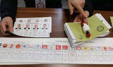 İzmir'de 335 Bin Kişi Sandığa Gitmedi!