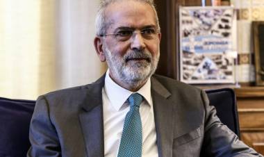 Yunanistan'da Sarmas Geçici Başbakan Oldu!