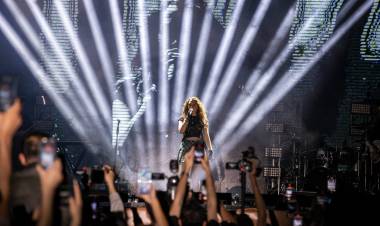 Sertap Erener Boş Verme Oy Ver Konserinde İzmirlileri Coşturdu!