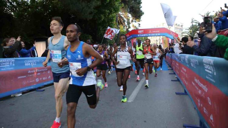 Maraton İzmir 100’üncü Yıl Onuruna Koşuldu!