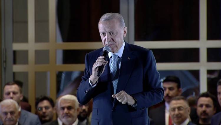 'Sevenlere, Sevmeyenlere'; Ķülliye'den İlk Mesaj!