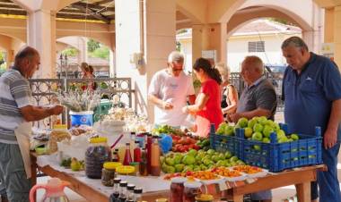 Çeşme'de Üretici İle Tüketici Direk Buluşacak!