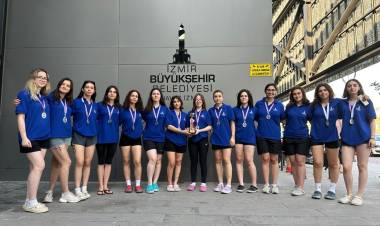 Su Altında Çifte Kupa!