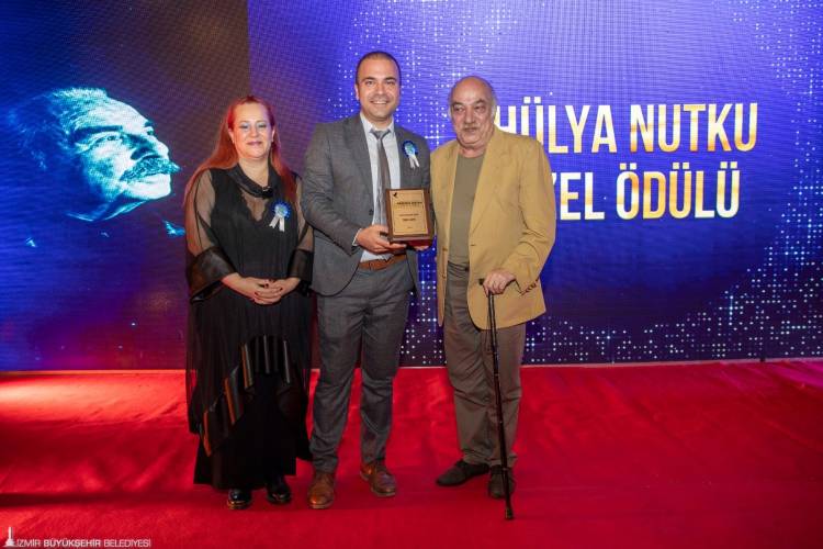 İzmir Şehir Tiyatroları’na 6 Dalda “Özdemir Nutku” Ödülü!