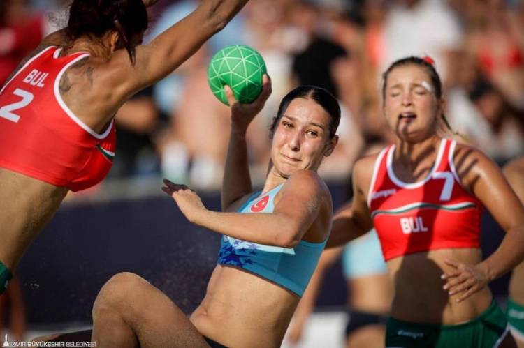 Plajda Rüzgar Hentbol İle Esecek