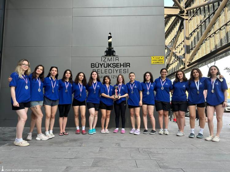 Su Altında Çifte Kupa!