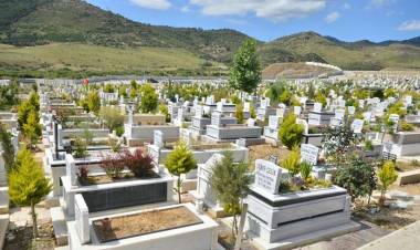 İzmirli'nin Yatacak Yeri Yok!