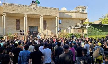 Bağdat'ta, Protestocular İsveç Büyükelçiliği'ne Saldırdı!